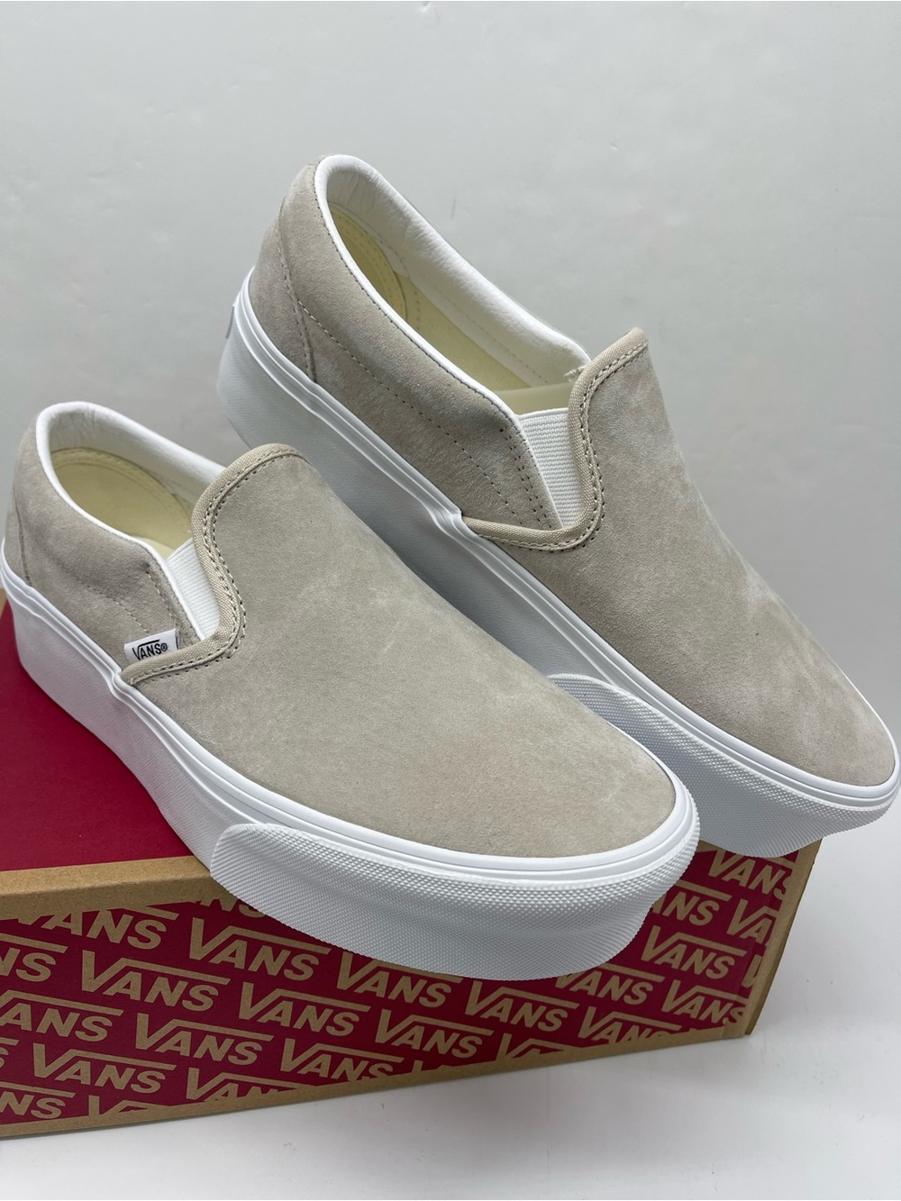 Vans Classic Slip-On Stackform
NUBUCK OATMEAL
VN000E8C2N1 Platform Sneakers - Picture 5 of 16